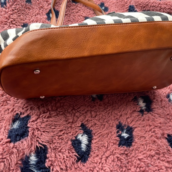 Kate & Alex Black & White Striped Cuffaro Bag - Picture 5 of 10